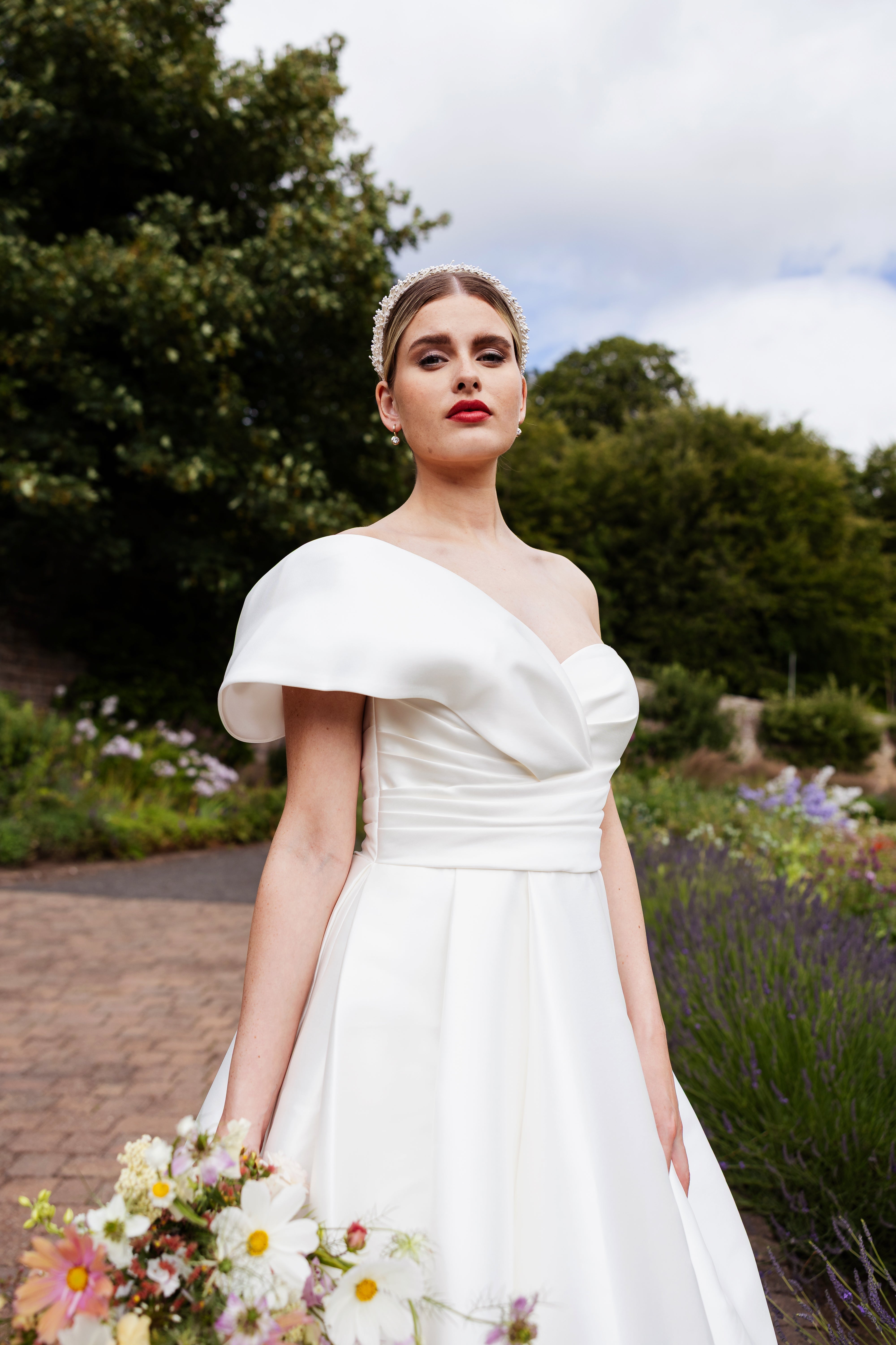 Gyp bridal Headband in modern bride