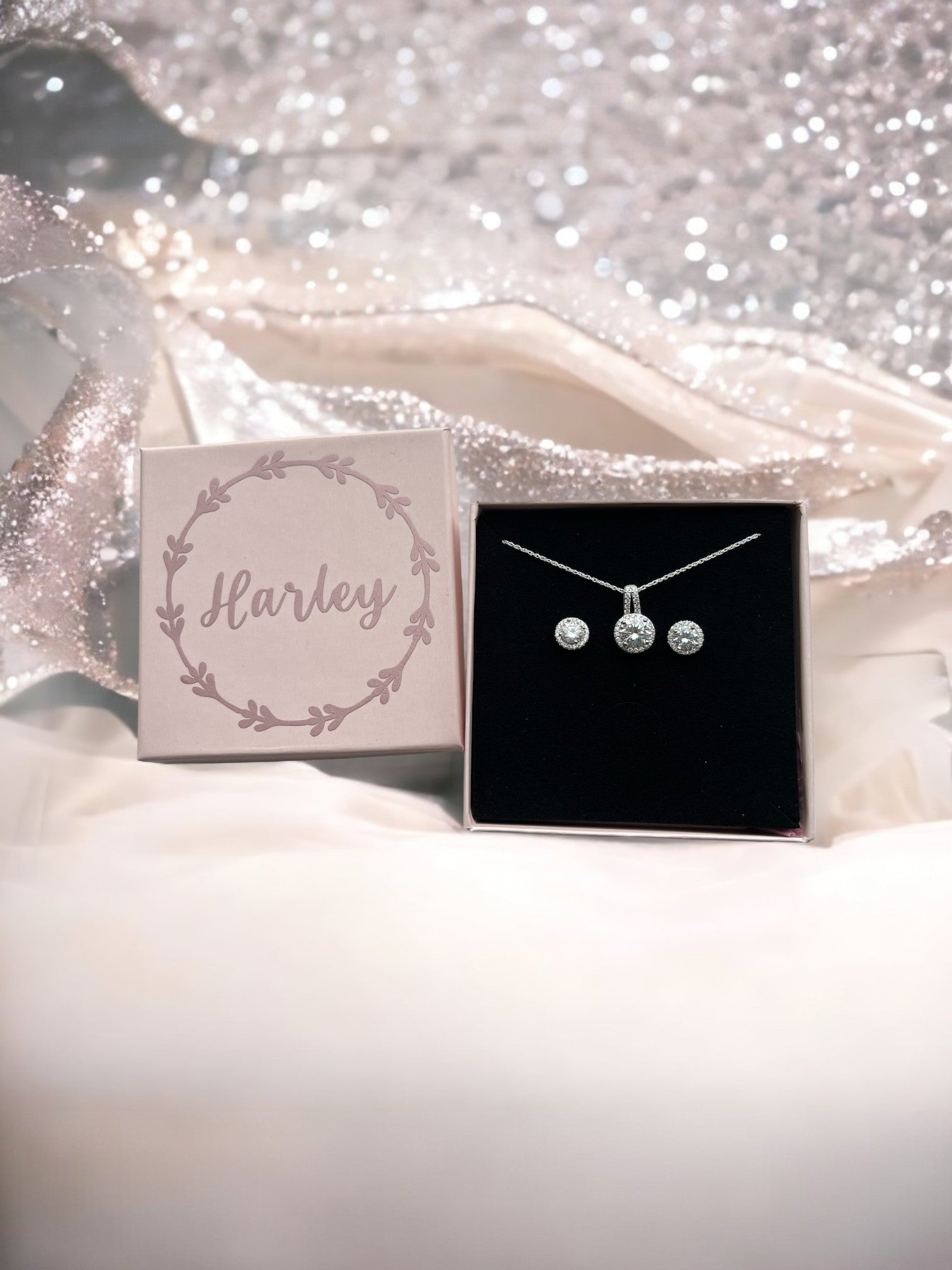 Meaningful Moments: How to Personalise Bridal Party Gifts 