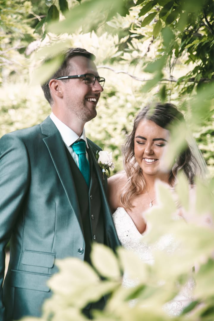 A Love Story Adorned in Elegance – Laura & Scott’s Wedding at Dalmeny Park