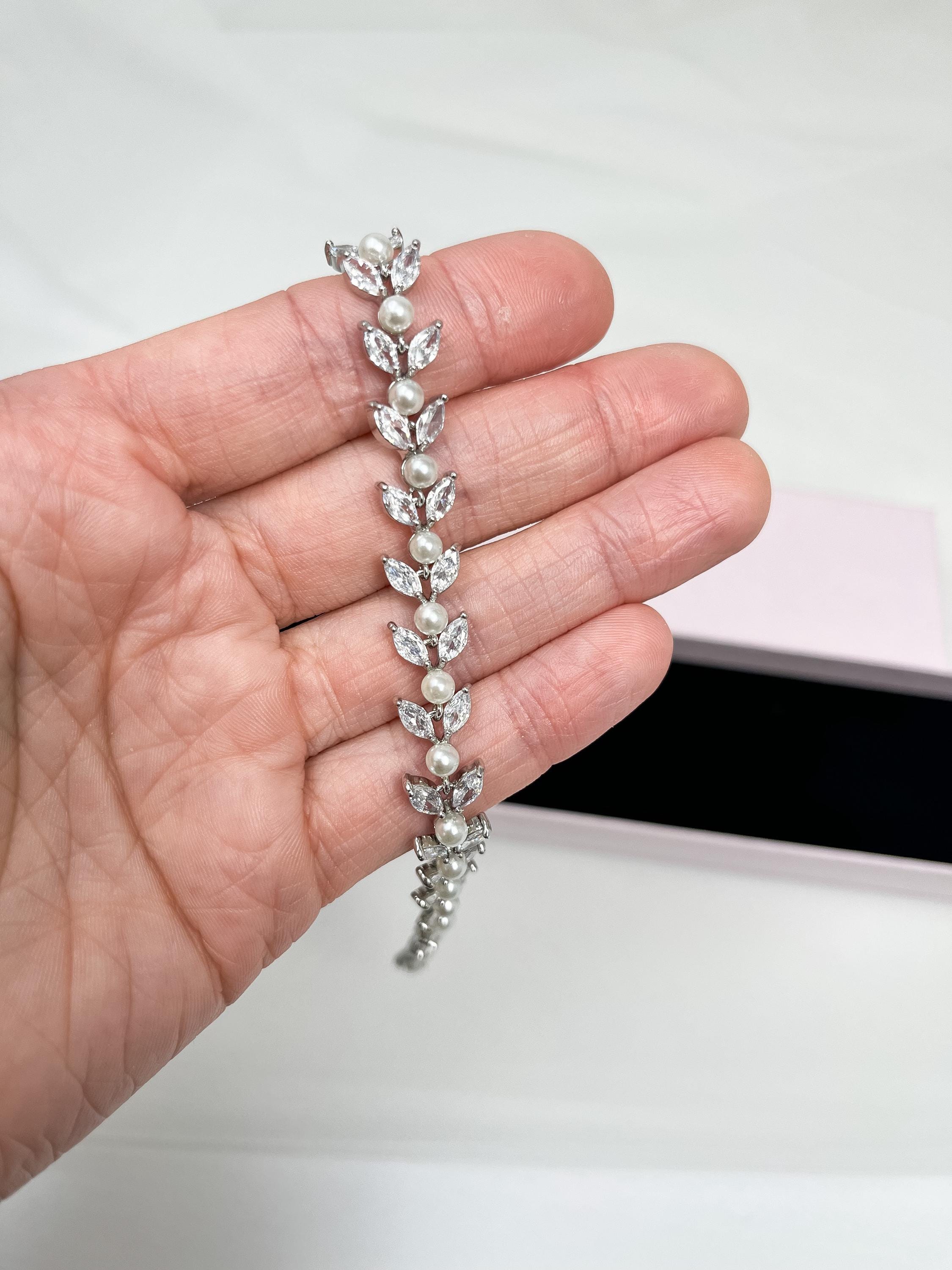 Pearl and Crystal Bridal Bracelet - Wedding Bracelet - Bride Jewellery - Gift - Bridesmaids - Bridal Jewellery
