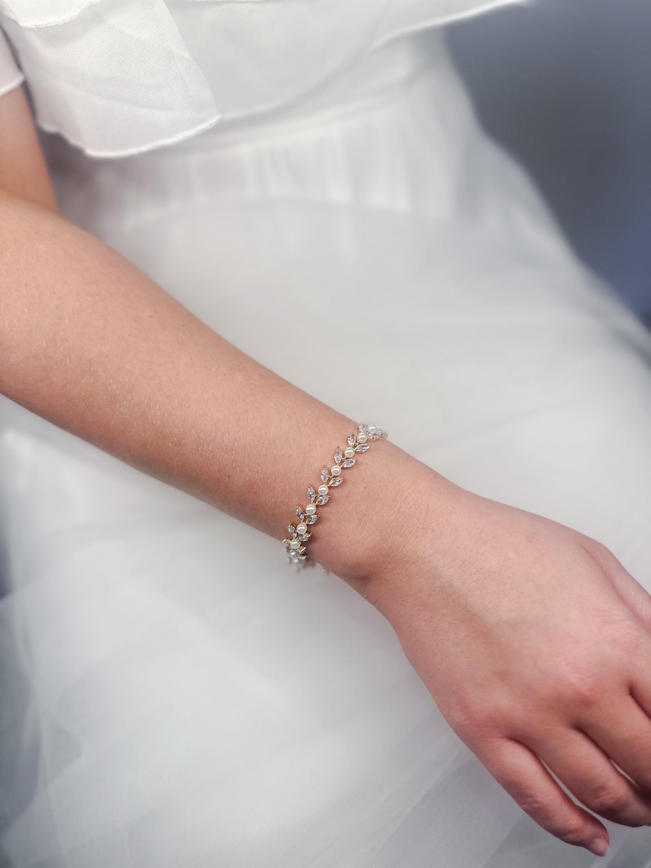 Pearl and Crystal Bridal Bracelet - Wedding Bracelet - Bride Jewellery - Gift - Bridesmaids - Bridal Jewellery