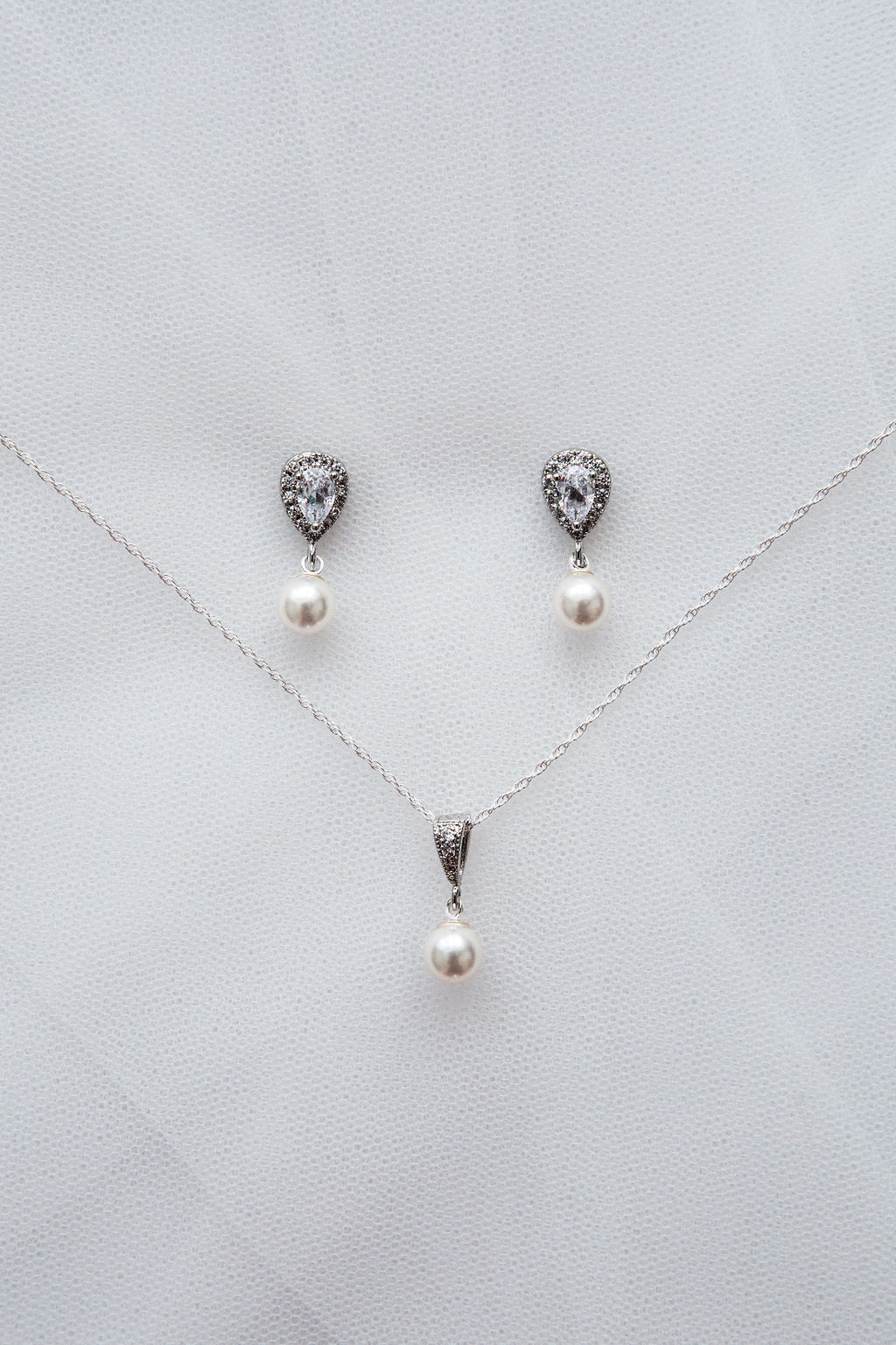 Dainty Small Pearl Bridal Earring