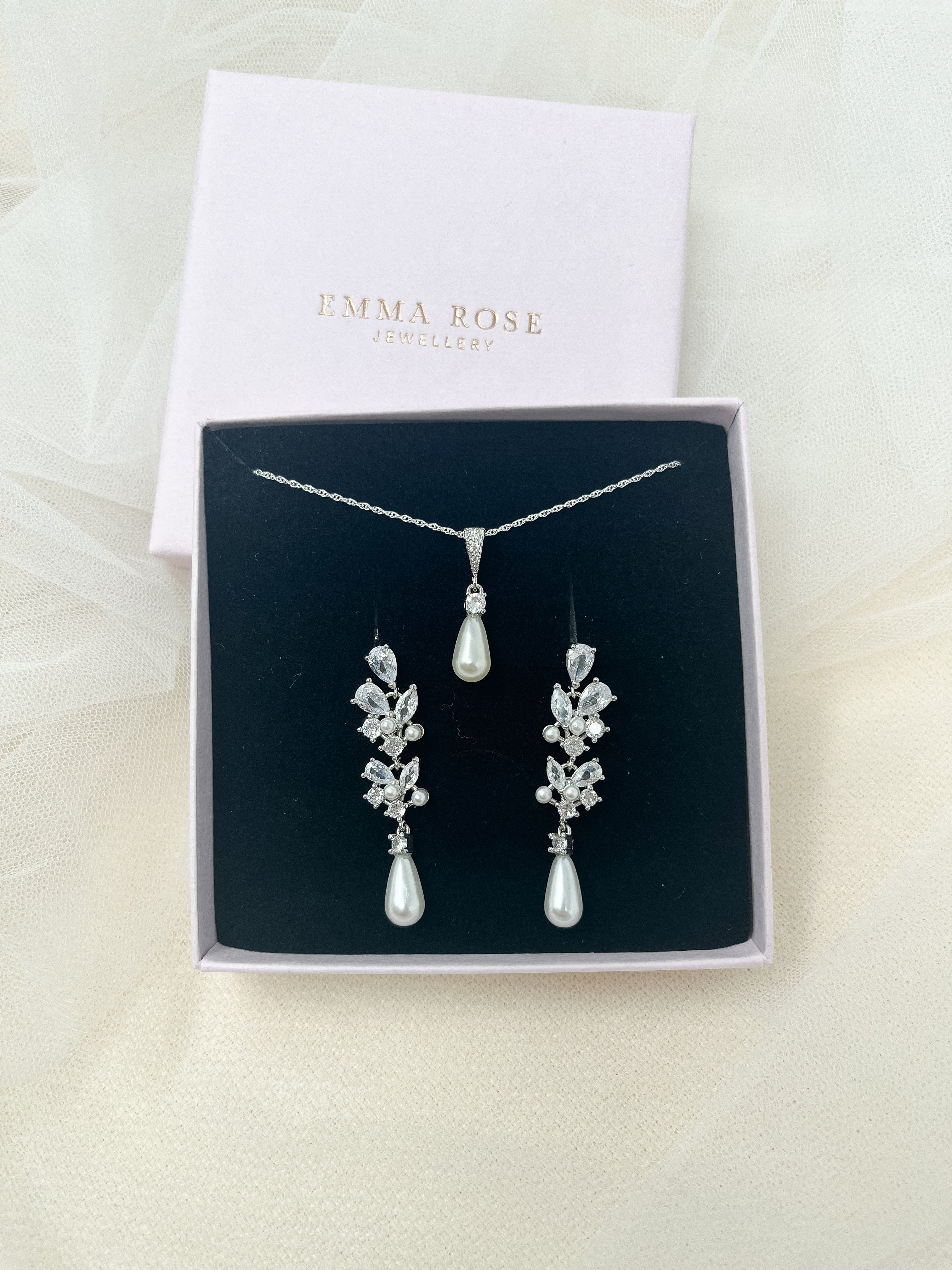 Intricate Pearl Drop Bridal Jewellery Set